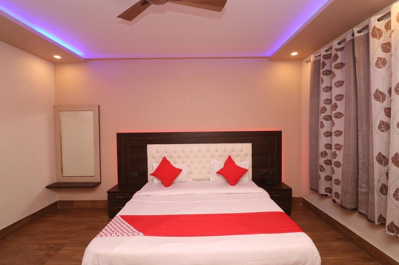 Oyo 33387 Laxmi Lawn And Resort Suite Лакхнау Экстерьер фото